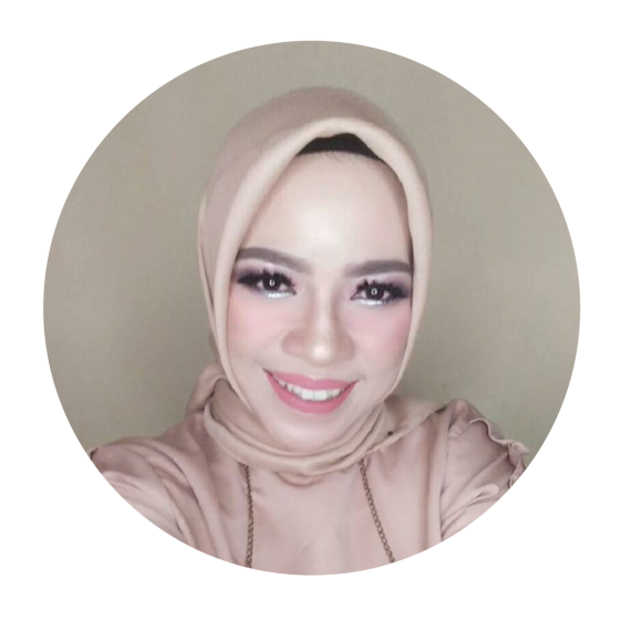 Foto Rifka dengan jilbab dan blus coklat susu senada.